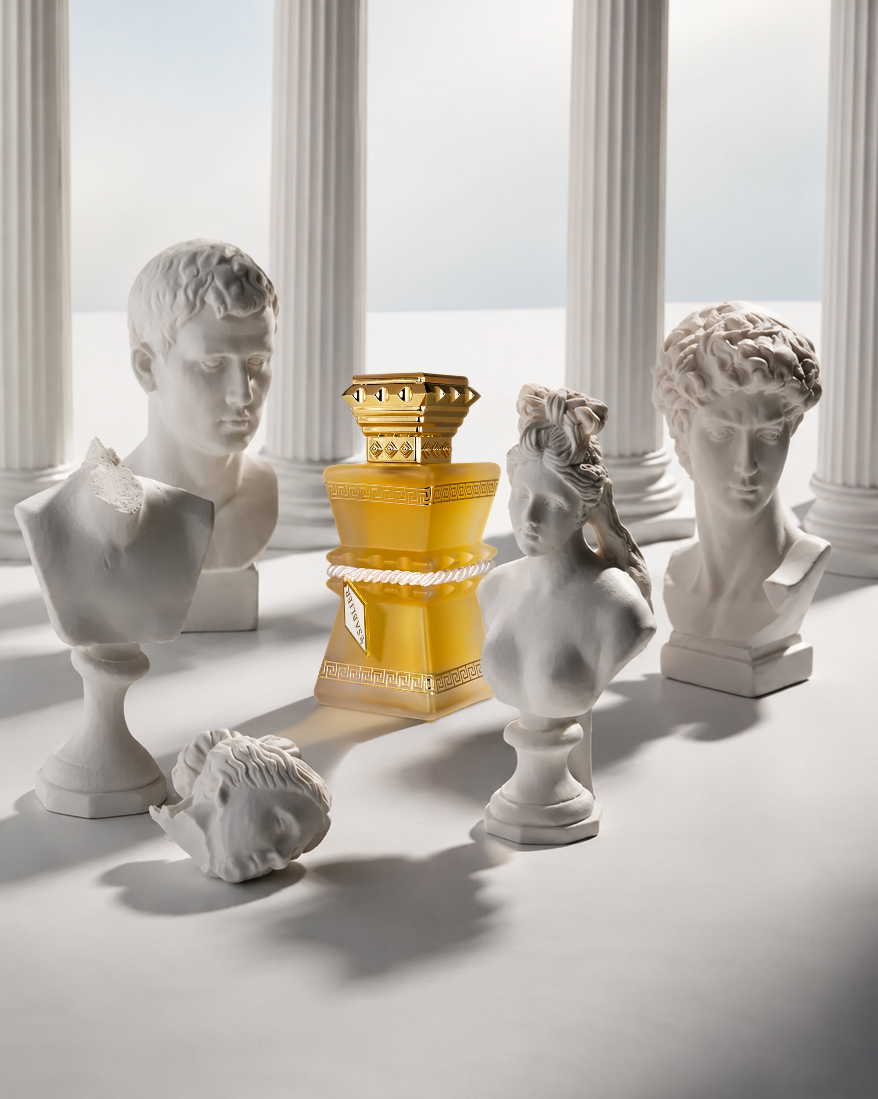 Zeus extrait de parfum bottle campaign image