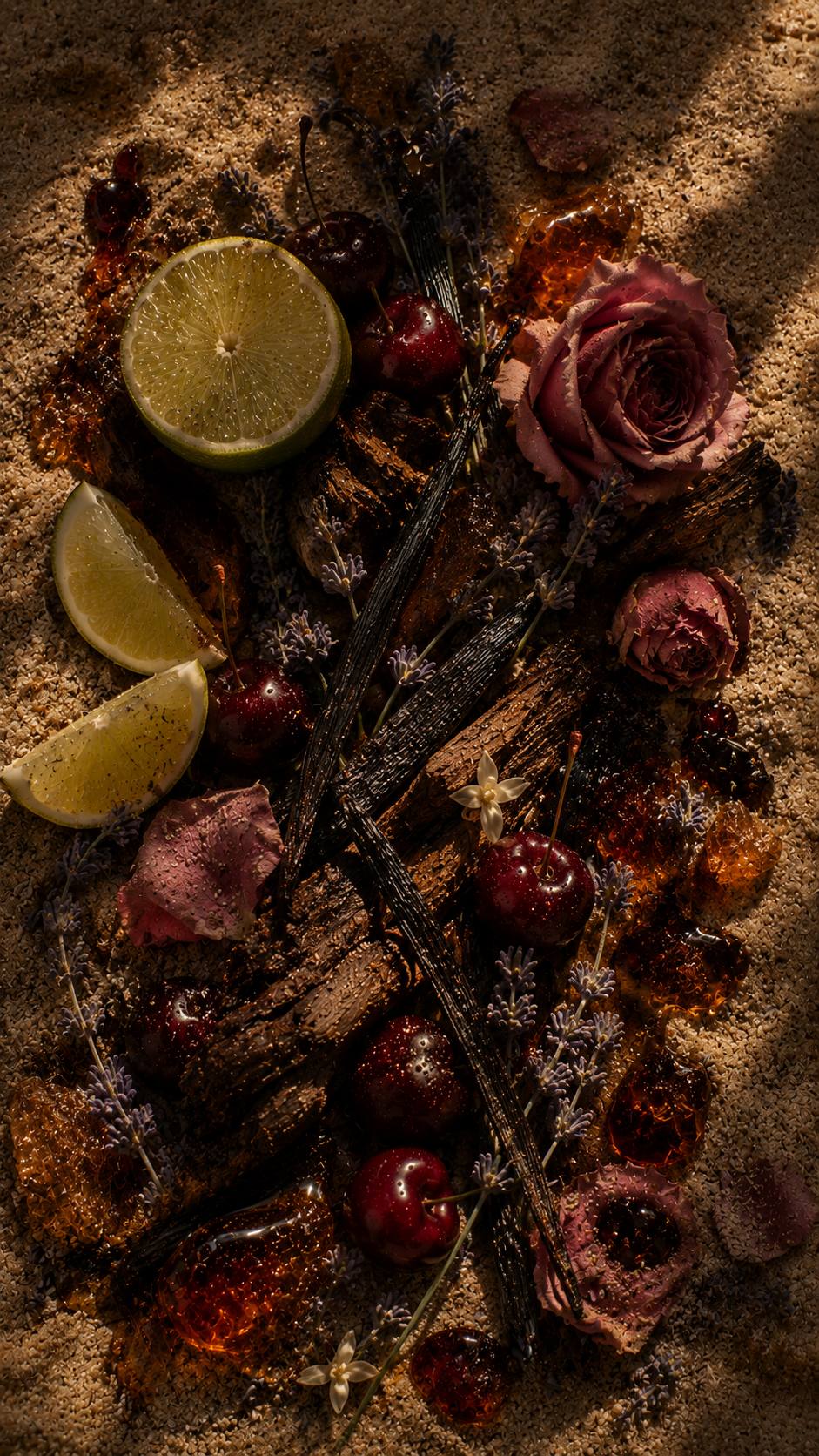 Lime, cherries, lavender, vanilla, rose, amber resin, and dark woods on sand