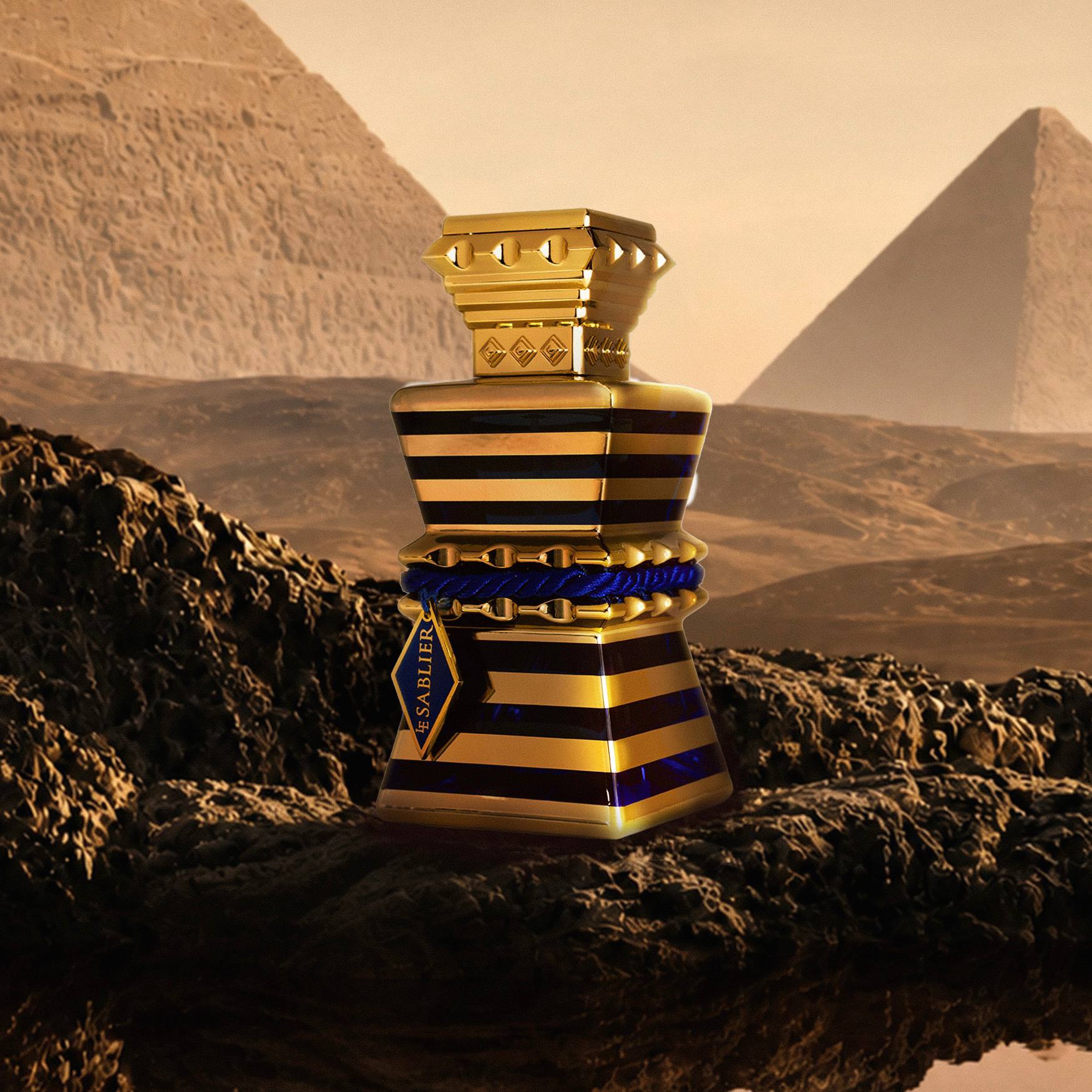 Pharaon bottle in front of desert pyramids